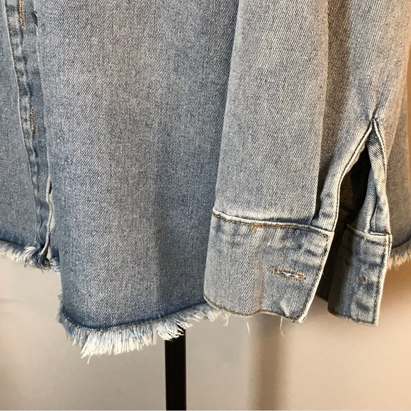 VINTAGE LADIES DENIM BUTTON DOWN SHIRT WITH FRAYED BOTTOM SIZE XXL - Picture 4 of 7